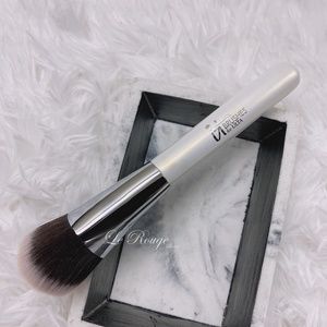 It cosmetics 77 full coverage complexion brush